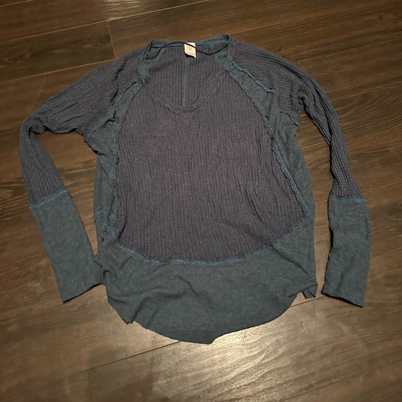 We the free top - Picture 1 of 4